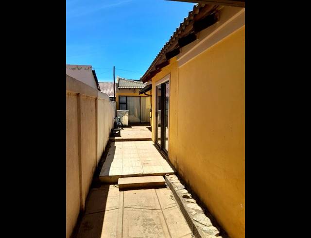 3 BEDROOM HOUSE FOR SALE IN PROTEA GLEN